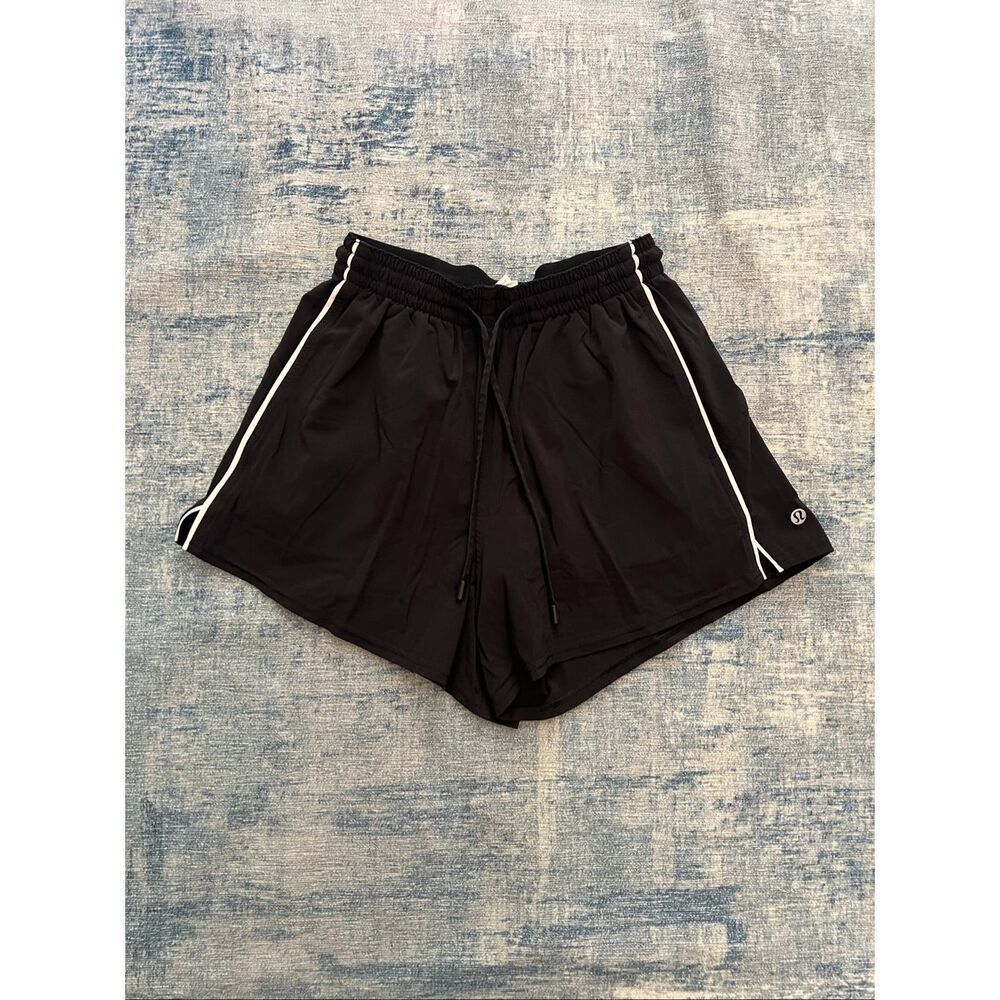 Lululemon Black White Lightweight High Rise Relaxed Liner Short 3" W7DD9S Size 2
